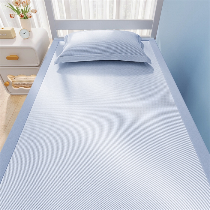 91家纺网 家纺一手货源 找家纺 女子家纺 2026新款学生床斜纹冰丝刺绣款凉席席子凉席 宁静蓝