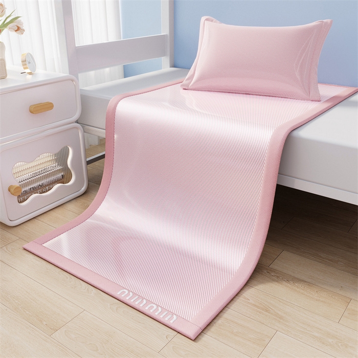 91家纺网 家纺一手货源 找家纺 女子家纺 2026新款学生床斜纹冰丝刺绣款凉席席子凉席 樱花粉