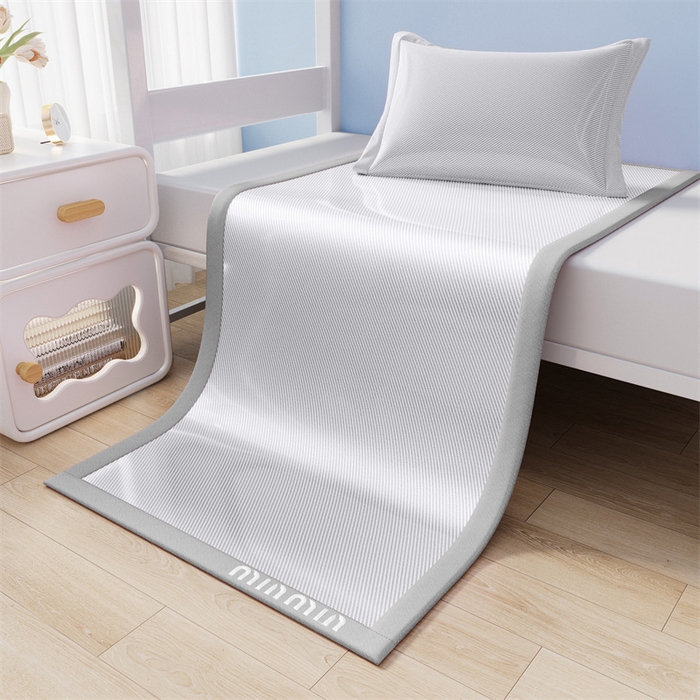 91家纺网 家纺一手货源 找家纺 女子家纺 2026新款学生床斜纹冰丝刺绣款凉席席子凉席 雪花灰