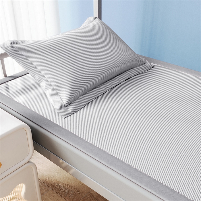 91家纺网 家纺一手货源 找家纺 女子家纺 2026新款学生床斜纹冰丝刺绣款凉席席子凉席 雪花灰