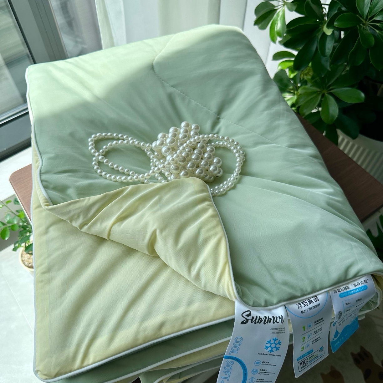 91家纺网 家纺一手货源 找家纺 卡芙兰家纺 2026新款凉感丝夏凉被空调被单人双人纯色印花夏被可机洗 牛油果