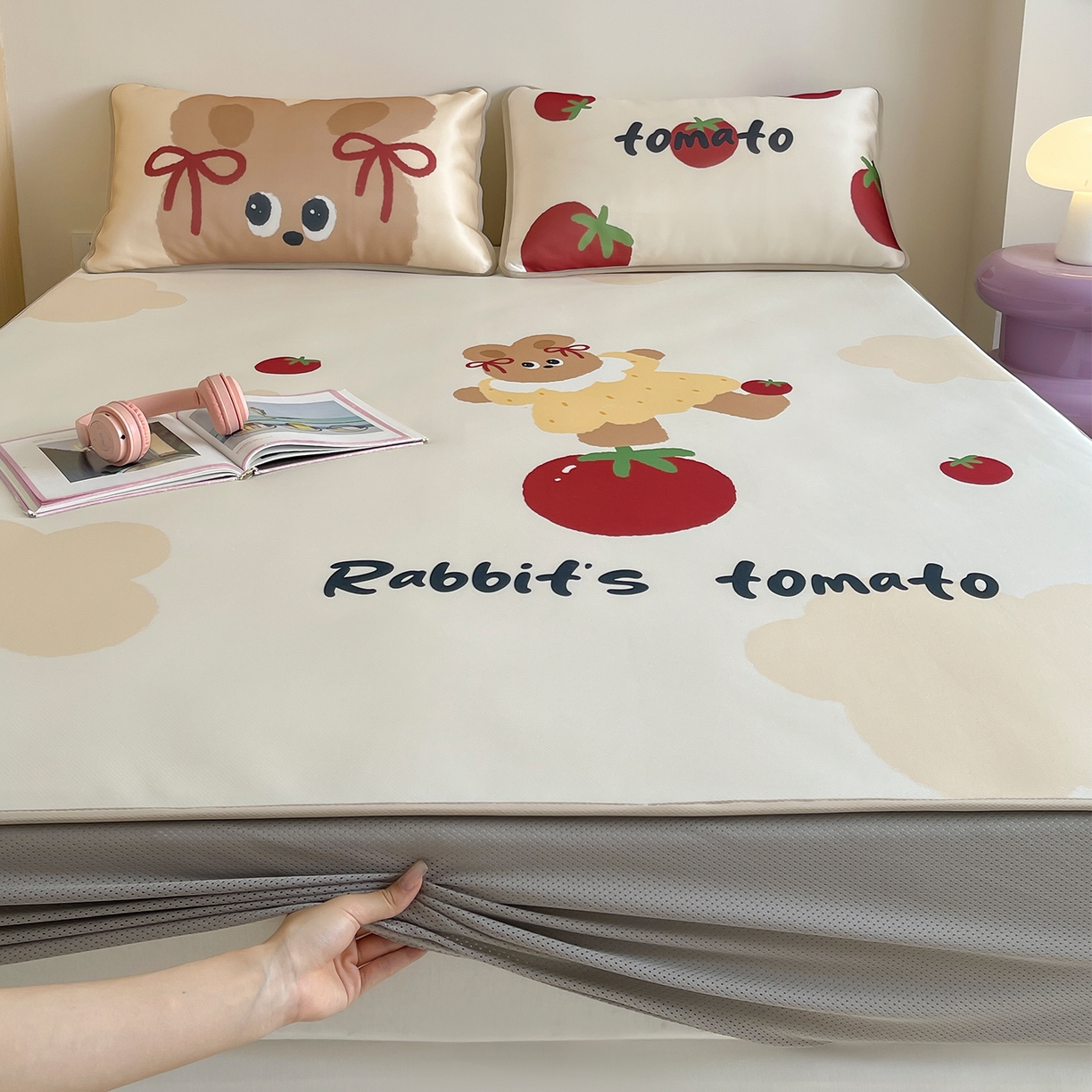 91家纺网 家纺一手货源 找家纺 （总）桃子家居 2026新款A类ins博主卡通数码印花高级品质撞色中分子1200D冰感丝凉感席冰丝三件套平铺床笠系列