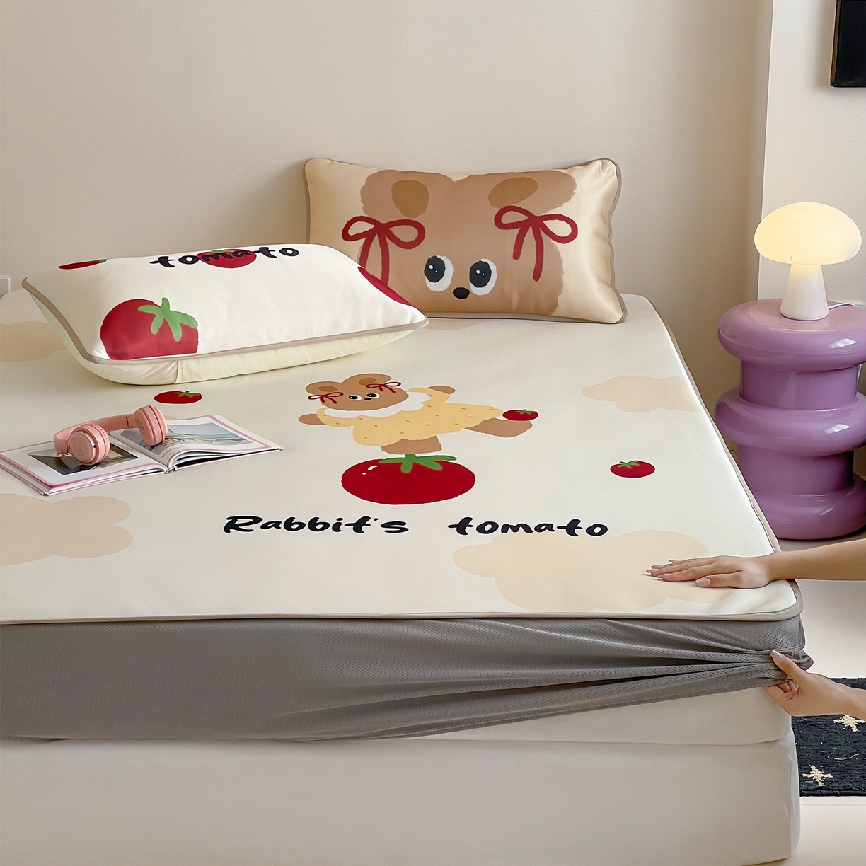 91家纺网 家纺一手货源 找家纺 （总）桃子家居 2026新款A类ins博主卡通数码印花高级品质撞色中分子1200D冰感丝凉感席冰丝三件套平铺床笠系列