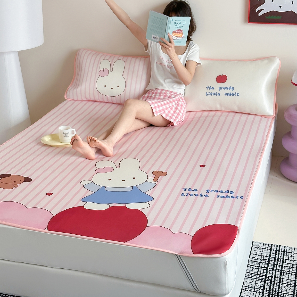 91家纺网 家纺一手货源 找家纺 桃子家居 2026新款A类ins博主卡通数码印花高级品质撞色中分子1200D冰感丝凉感席冰丝三件套平铺床笠系列 冰感席混搭-甜美兔