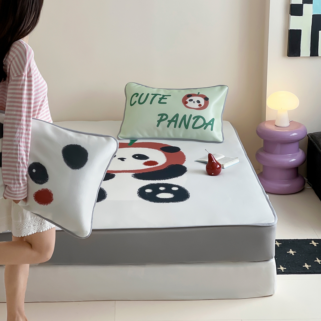 91家纺网 家纺一手货源 找家纺 桃子家居 2026新款A类ins博主卡通数码印花高级品质撞色中分子1200D冰感丝凉感席冰丝三件套平铺床笠系列 冰感席混搭-苹果小熊猫