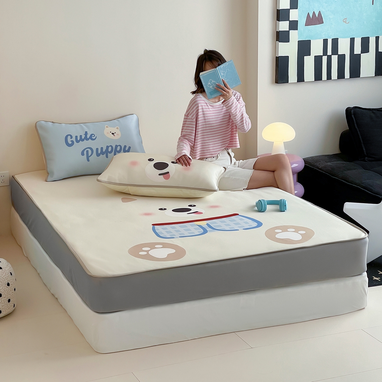 91家纺网 家纺一手货源 找家纺 桃子家居 2026新款A类ins博主卡通数码印花高级品质撞色中分子1200D冰感丝凉感席冰丝三件套平铺床笠系列 冰感席混搭-西高地