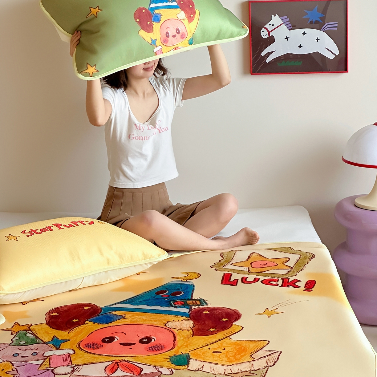 91家纺网 家纺一手货源 找家纺 桃子家居 2026新款A类ins博主卡通数码印花高级品质撞色中分子1200D冰感丝凉感席冰丝三件套平铺床笠系列 冰感席混搭-魔法世界