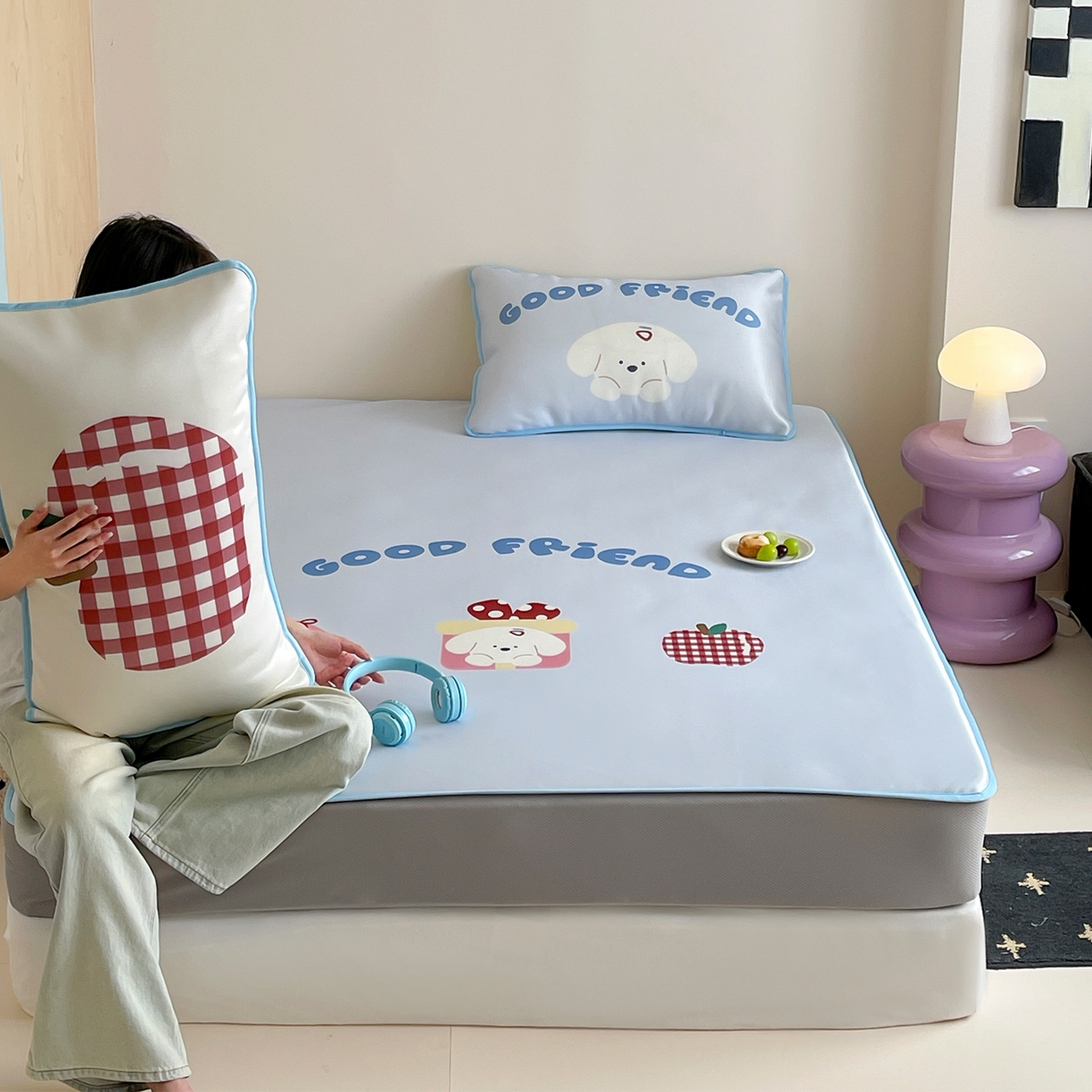 91家纺网 家纺一手货源 找家纺 桃子家居 2026新款A类ins博主卡通数码印花高级品质撞色中分子1200D冰感丝凉感席冰丝三件套平铺床笠系列 冰感席混搭-奶油苹果