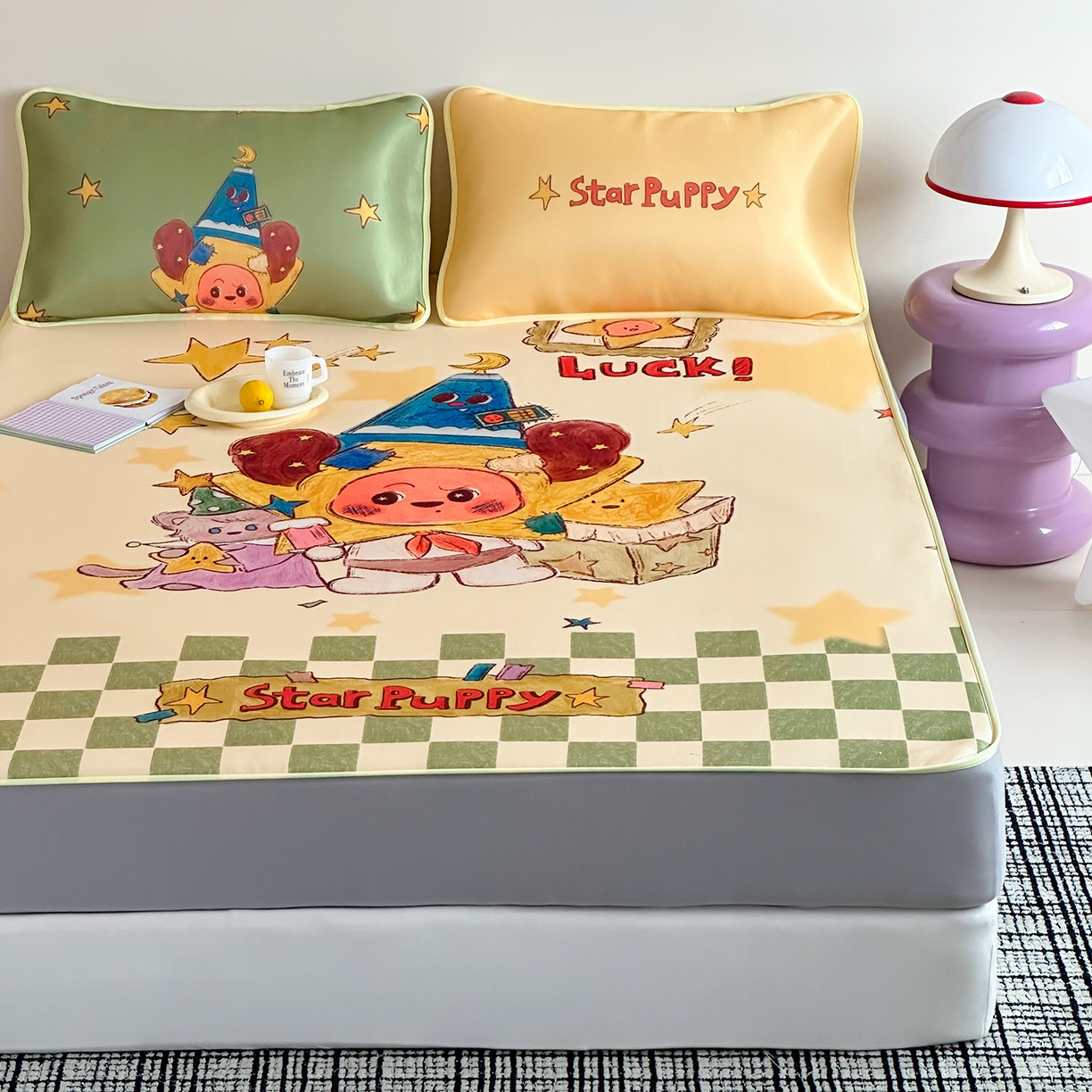 91家纺网 家纺一手货源 找家纺 桃子家居 2026新款A类ins博主卡通数码印花高级品质撞色中分子1200D冰感丝凉感席冰丝三件套平铺床笠系列 冰感席混搭-魔法世界