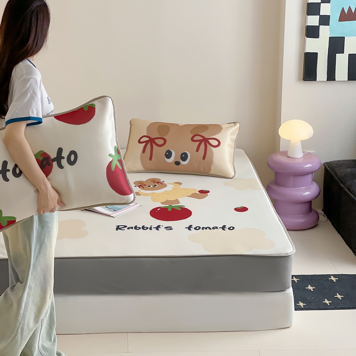 91家纺网 家纺一手货源 找家纺 桃子家居 2026新款A类ins博主卡通数码印花高级品质撞色中分子1200D冰感丝凉感席冰丝三件套平铺床笠系列 冰感席混搭-番茄兔