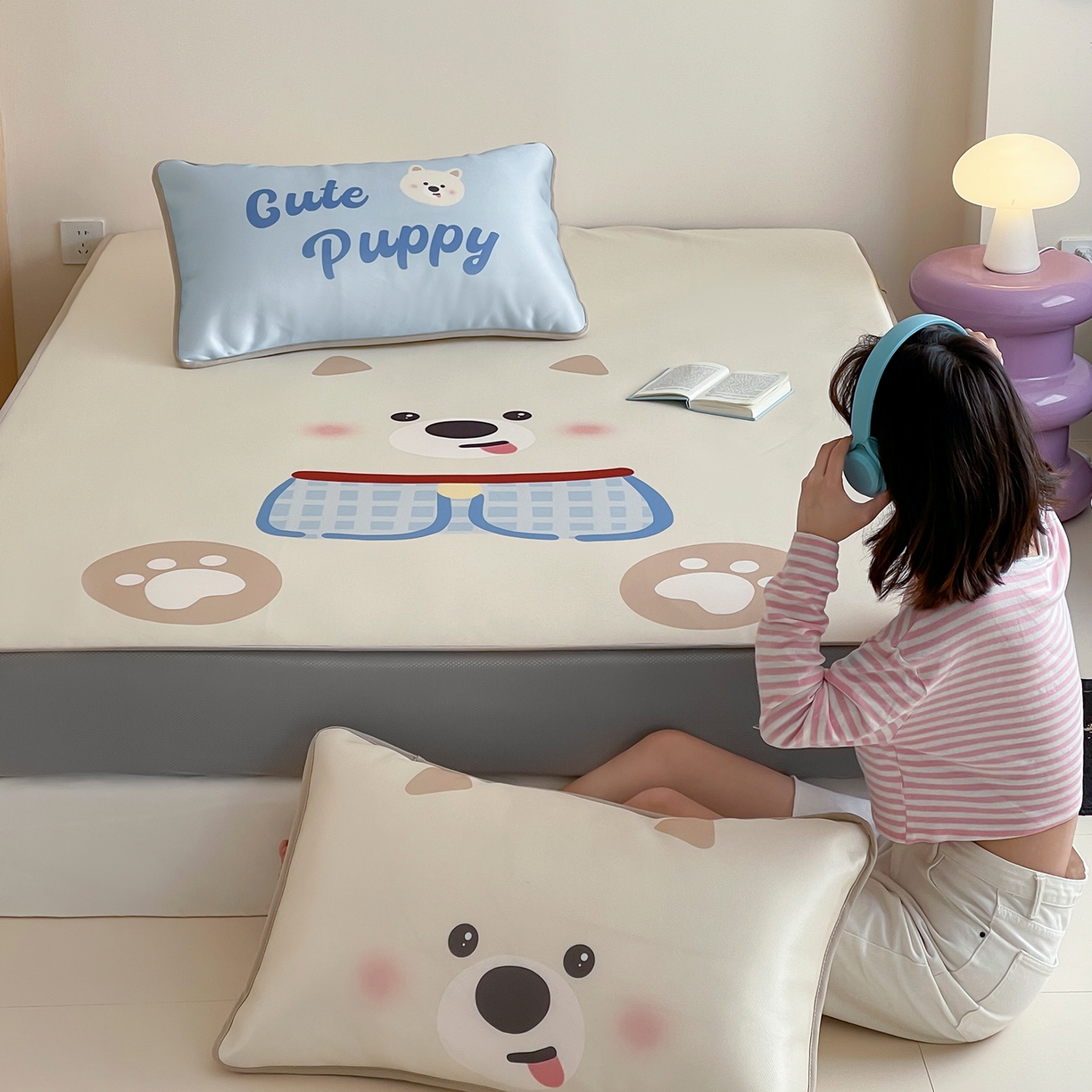 91家纺网 家纺一手货源 找家纺 桃子家居 2026新款A类ins博主卡通数码印花高级品质撞色中分子1200D冰感丝凉感席冰丝三件套平铺床笠系列 冰感席混搭-西高地