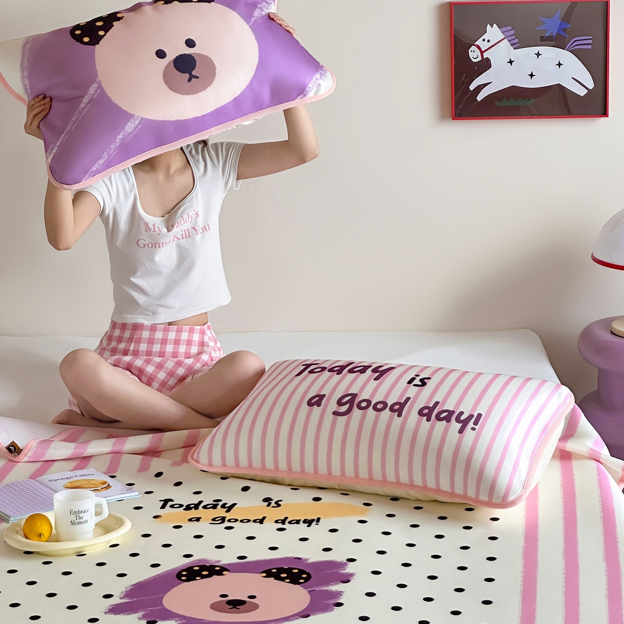 91家纺网 家纺一手货源 找家纺 桃子家居 2026新款A类ins博主卡通数码印花高级品质撞色中分子1200D冰感丝凉感席冰丝三件套平铺床笠系列 冰感席混搭-元气小熊