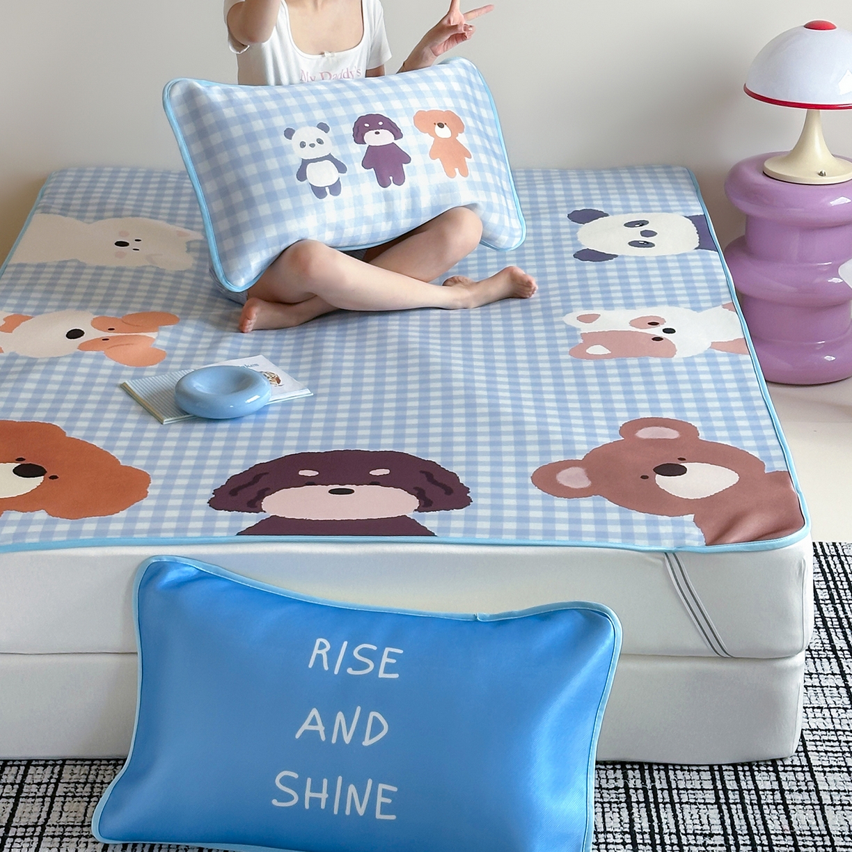 91家纺网 家纺一手货源 找家纺 桃子家居 2026新款A类ins博主卡通数码印花高级品质撞色中分子1200D冰感丝凉感席冰丝三件套平铺床笠系列 冰感席混搭-夏日派对