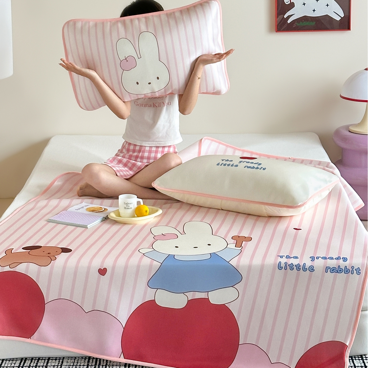 91家纺网 家纺一手货源 找家纺 桃子家居 2026新款A类ins博主卡通数码印花高级品质撞色中分子1200D冰感丝凉感席冰丝三件套平铺床笠系列 冰感席混搭-甜美兔