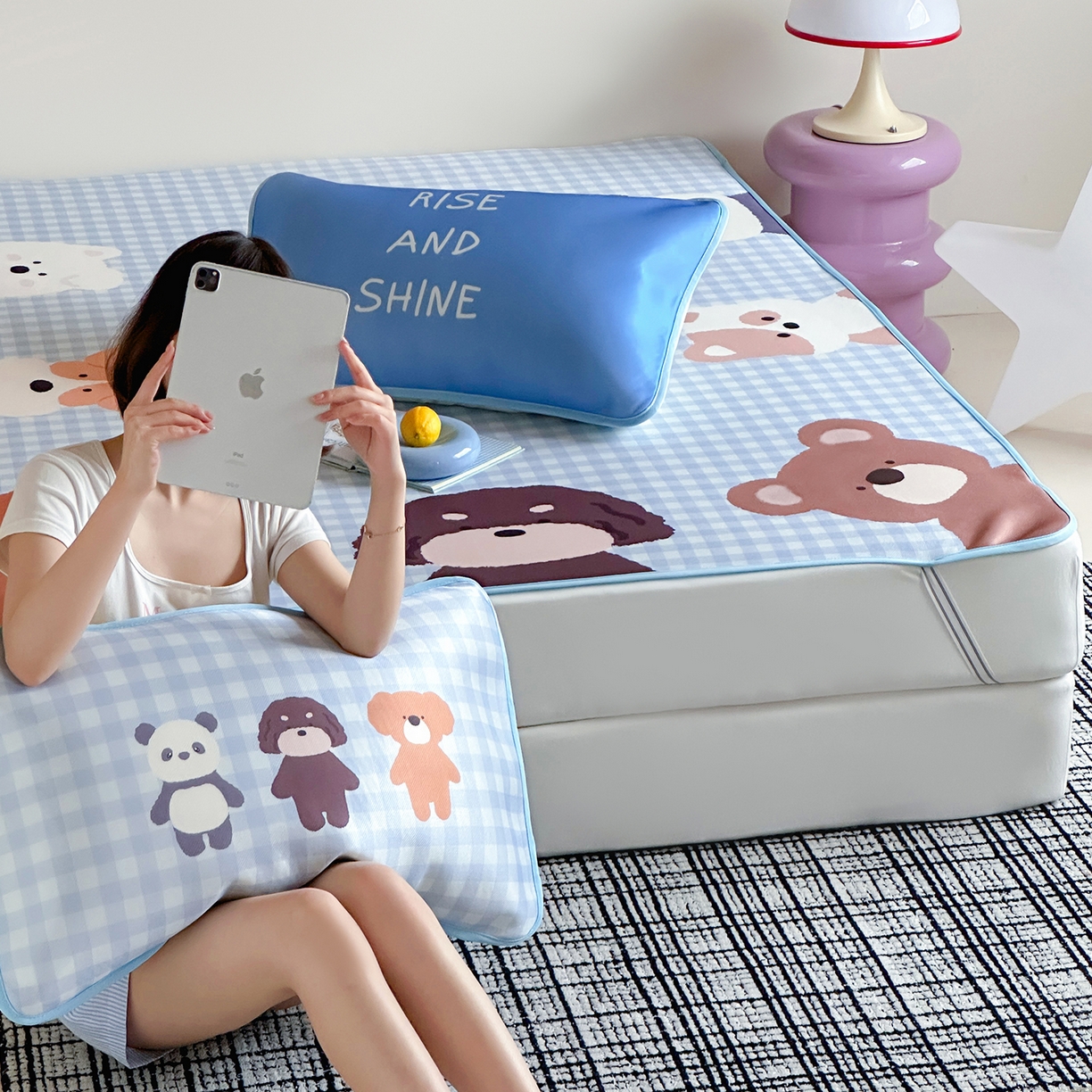 91家纺网 家纺一手货源 找家纺 桃子家居 2026新款A类ins博主卡通数码印花高级品质撞色中分子1200D冰感丝凉感席冰丝三件套平铺床笠系列 冰感席混搭-夏日派对