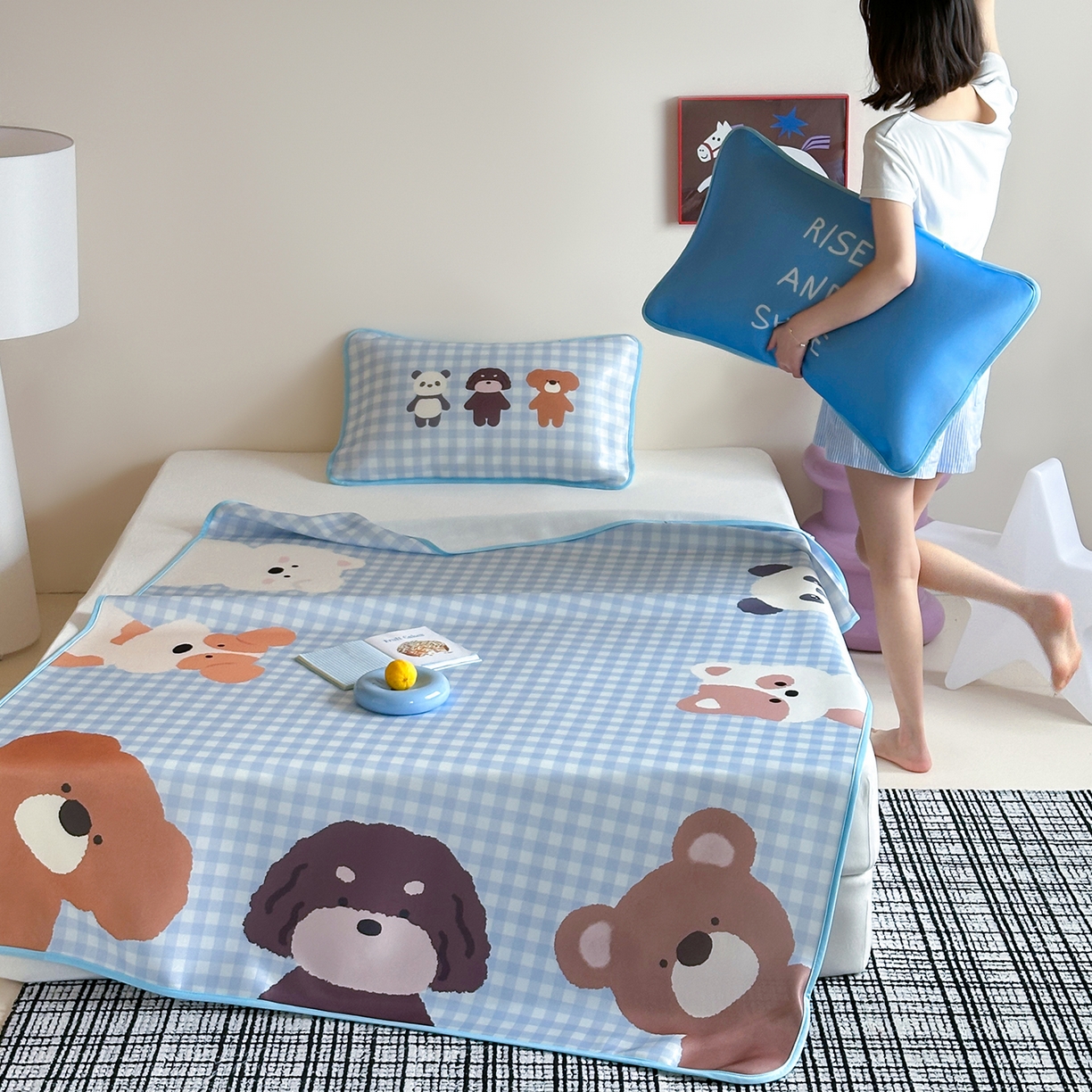 91家纺网 家纺一手货源 找家纺 桃子家居 2026新款A类ins博主卡通数码印花高级品质撞色中分子1200D冰感丝凉感席冰丝三件套平铺床笠系列 冰感席混搭-夏日派对