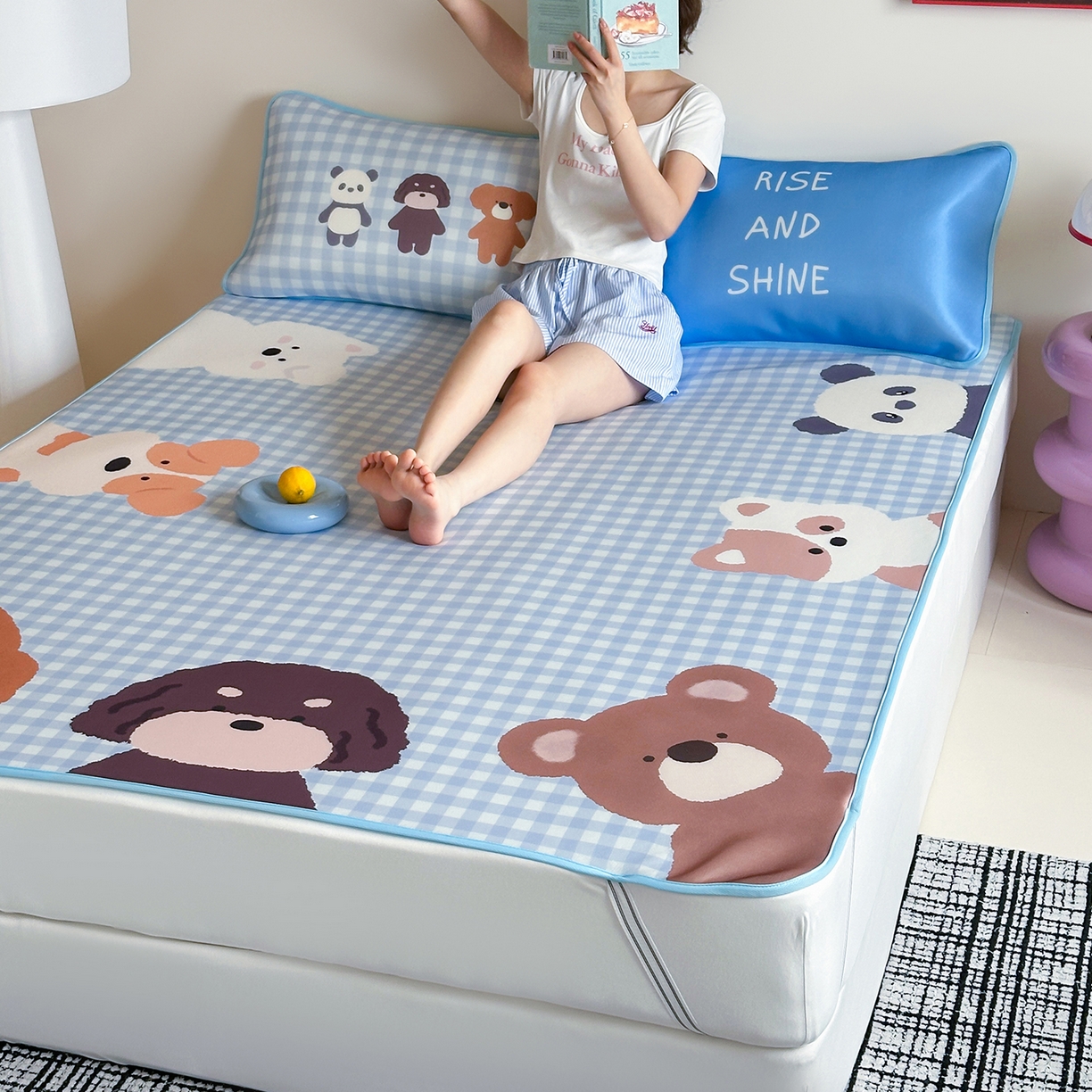 91家纺网 家纺一手货源 找家纺 桃子家居 2026新款A类ins博主卡通数码印花高级品质撞色中分子1200D冰感丝凉感席冰丝三件套平铺床笠系列 冰感席混搭-夏日派对