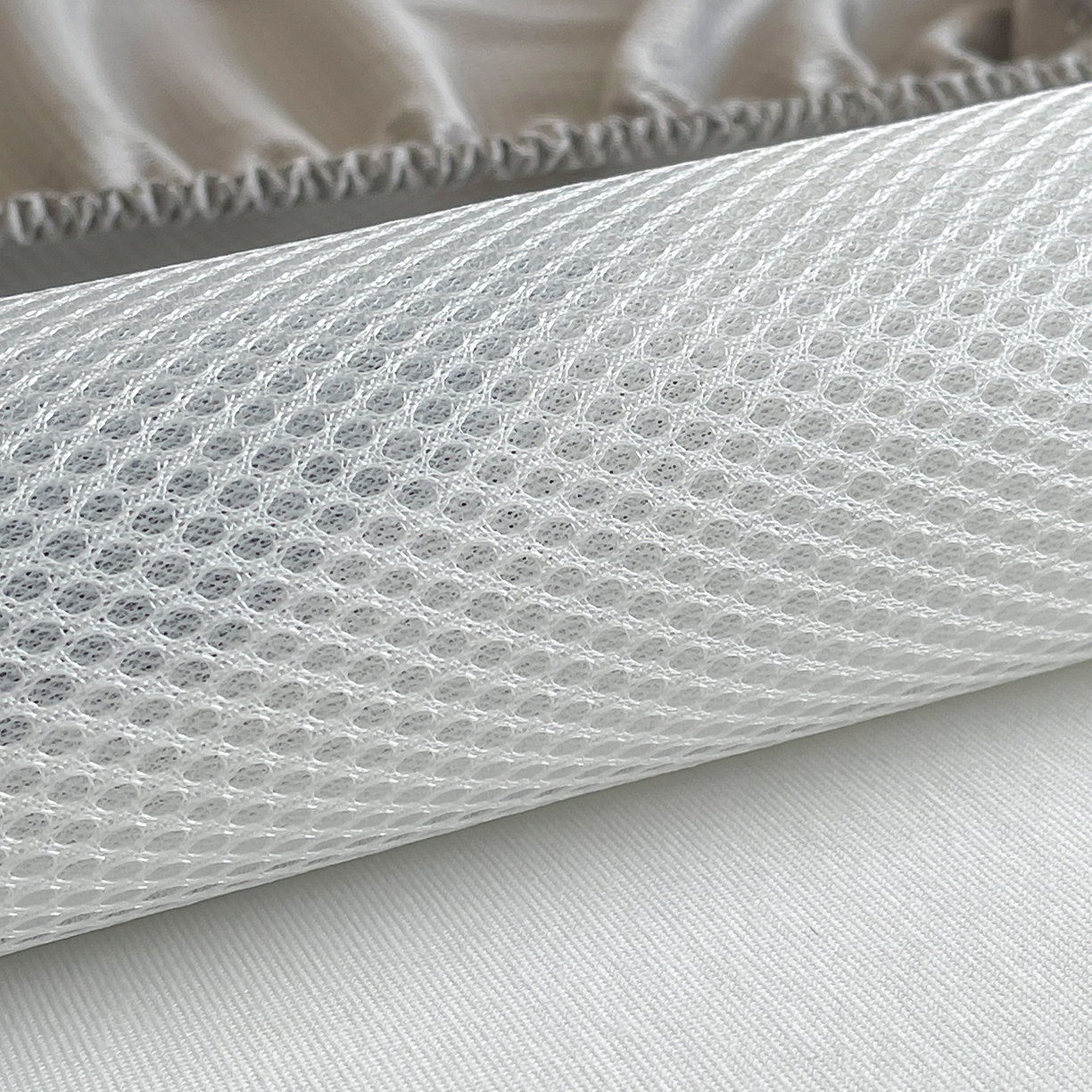 91家纺网 家纺一手货源 找家纺 桃子家居 2026新款A类ins博主卡通数码印花高级品质撞色中分子1200D冰感丝凉感席冰丝三件套平铺床笠系列 冰感席混搭-苹果小熊猫