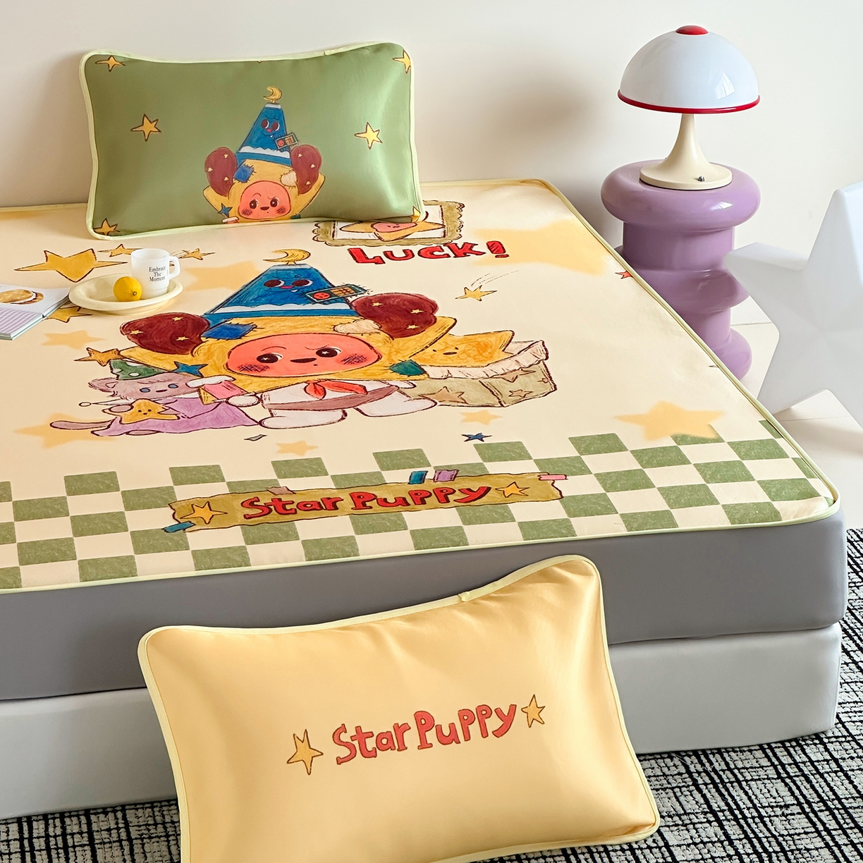 91家纺网 家纺一手货源 找家纺 桃子家居 2026新款A类ins博主卡通数码印花高级品质撞色中分子1200D冰感丝凉感席冰丝三件套平铺床笠系列 冰感席混搭-魔法世界