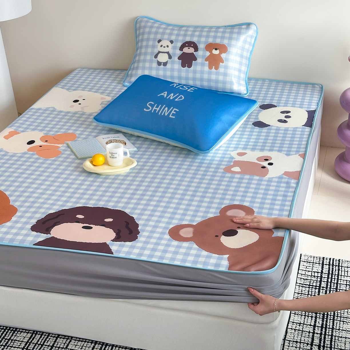 91家纺网 家纺一手货源 找家纺 桃子家居 2026新款A类ins博主卡通数码印花高级品质撞色中分子1200D冰感丝凉感席冰丝三件套平铺床笠系列 冰感席混搭-夏日派对