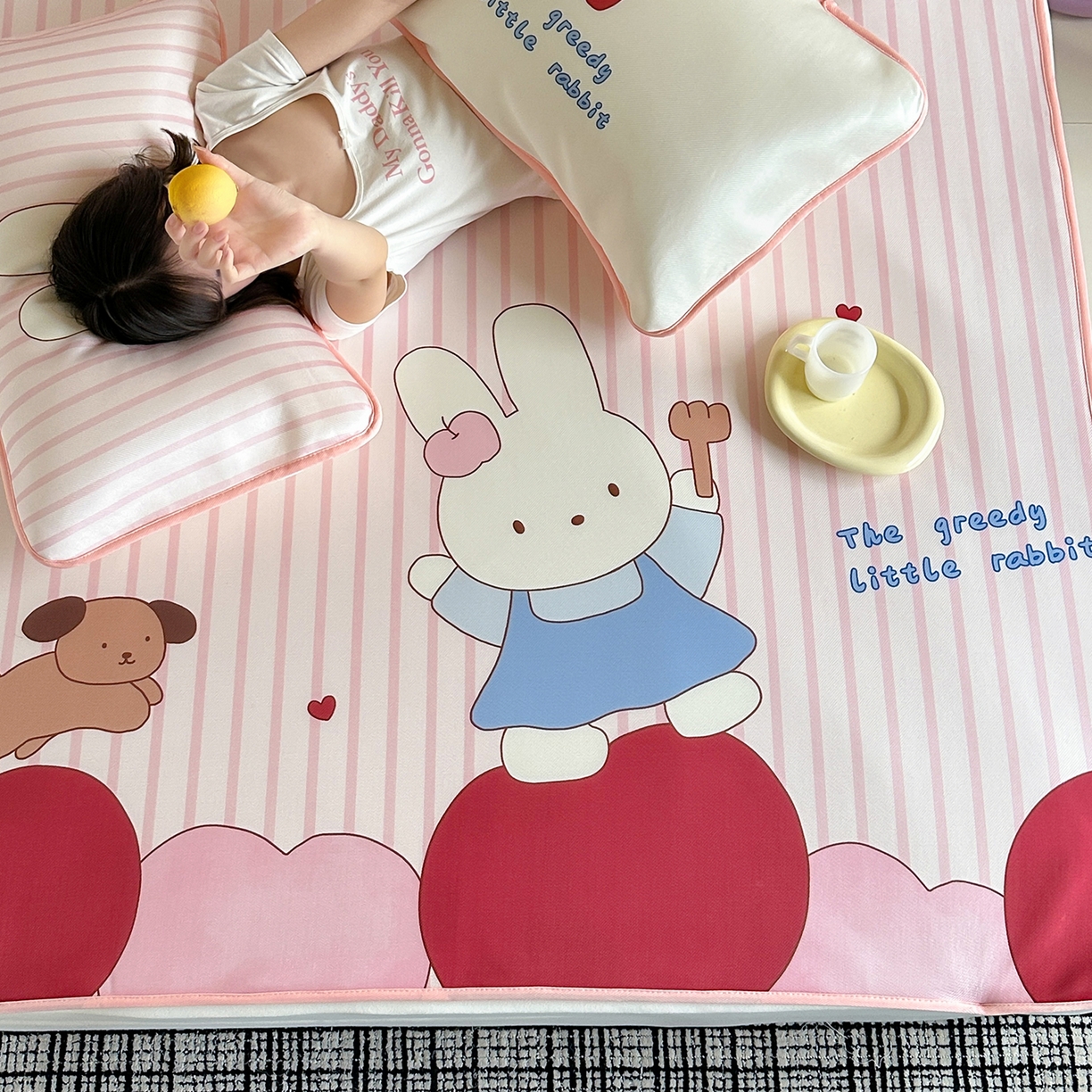 91家纺网 家纺一手货源 找家纺 桃子家居 2026新款A类ins博主卡通数码印花高级品质撞色中分子1200D冰感丝凉感席冰丝三件套平铺床笠系列 冰感席混搭-甜美兔