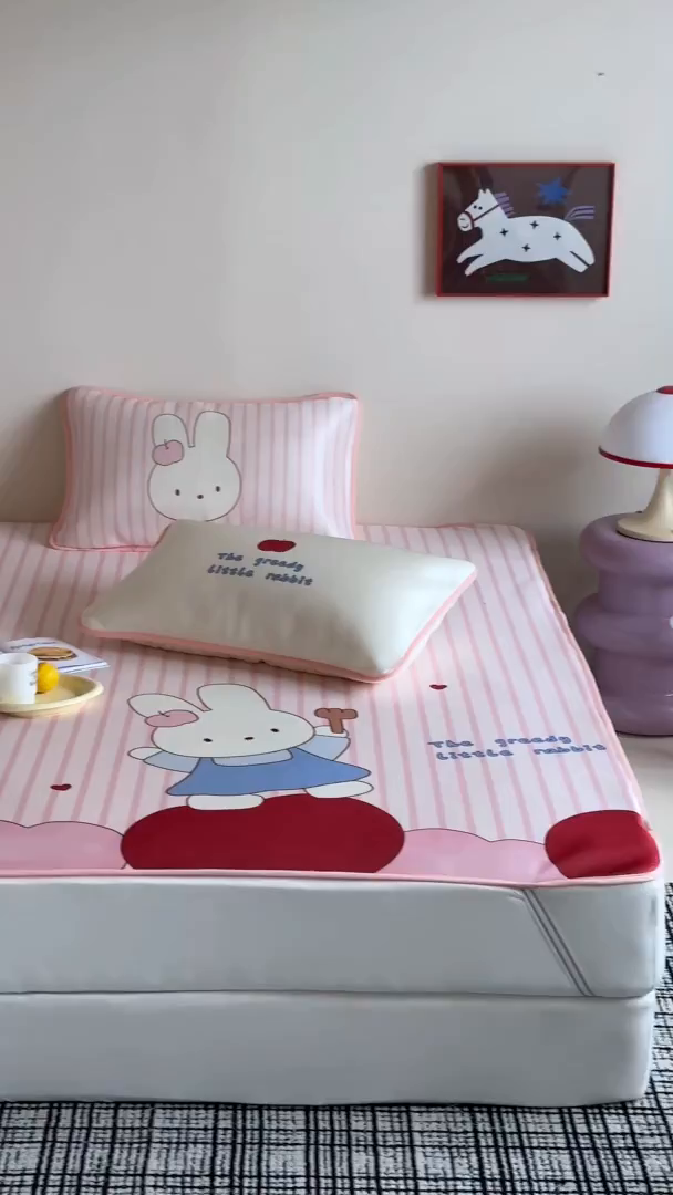 91家纺网 家纺一手货源 找家纺 桃子家居 2026新款A类ins博主卡通数码印花高级品质撞色中分子1200D冰感丝凉感席冰丝三件套平铺床笠系列 冰感席混搭-甜美兔