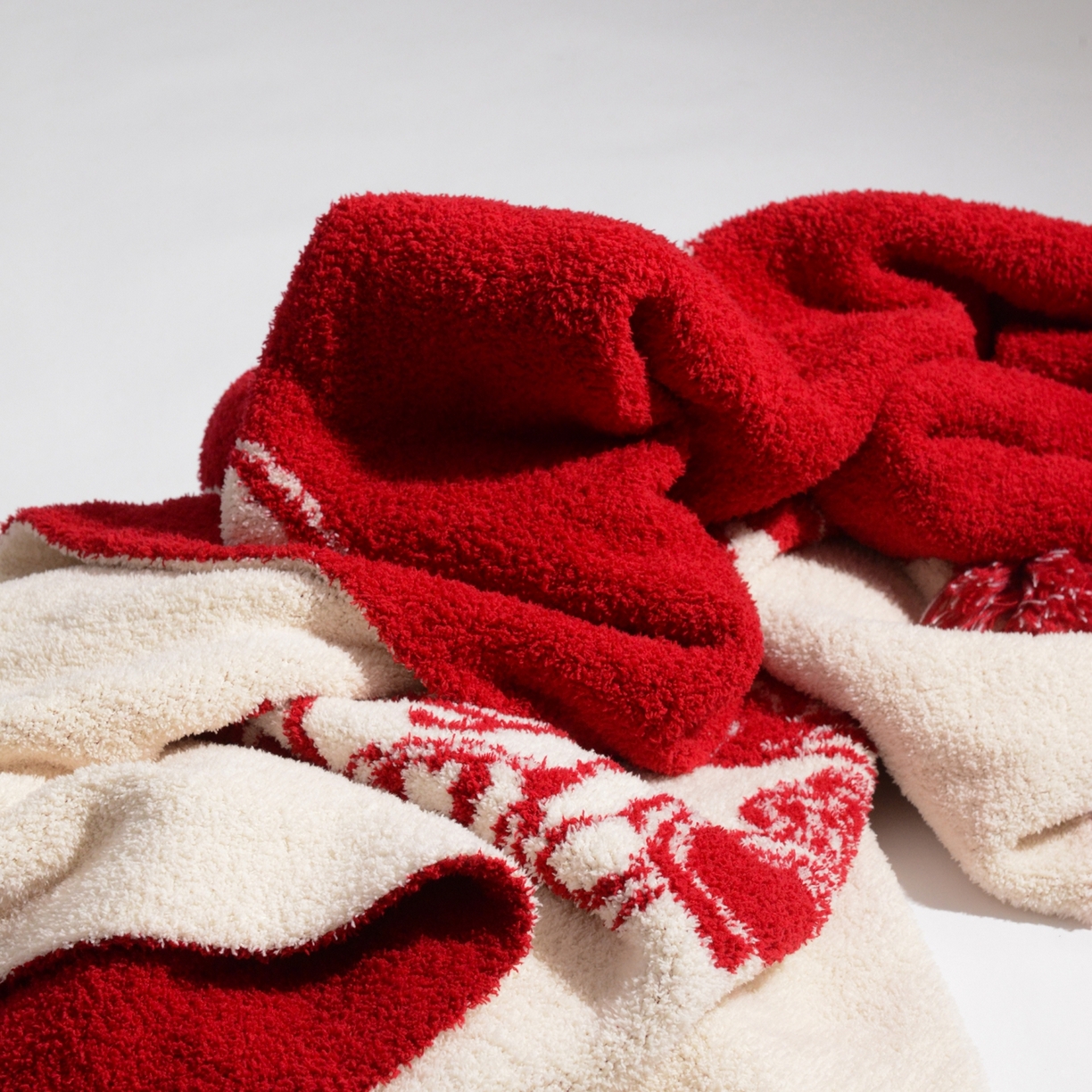 91家纺网 家纺一手货源 找家纺 苏艺针织盖毯 2026新款A类半边绒国风祥瑞针织毯披肩毛毯多功能盖毯送礼礼物 马上来财抱枕套