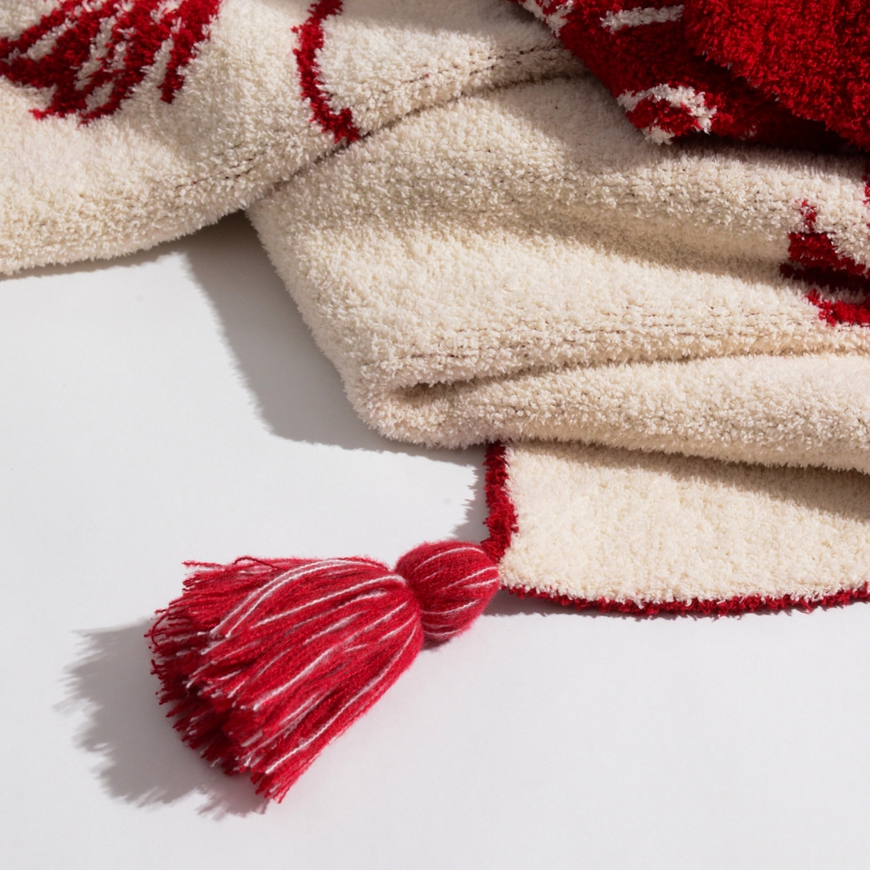 91家纺网 家纺一手货源 找家纺 苏艺针织盖毯 2026新款A类半边绒国风祥瑞针织毯披肩毛毯多功能盖毯送礼礼物 马上来财抱枕套