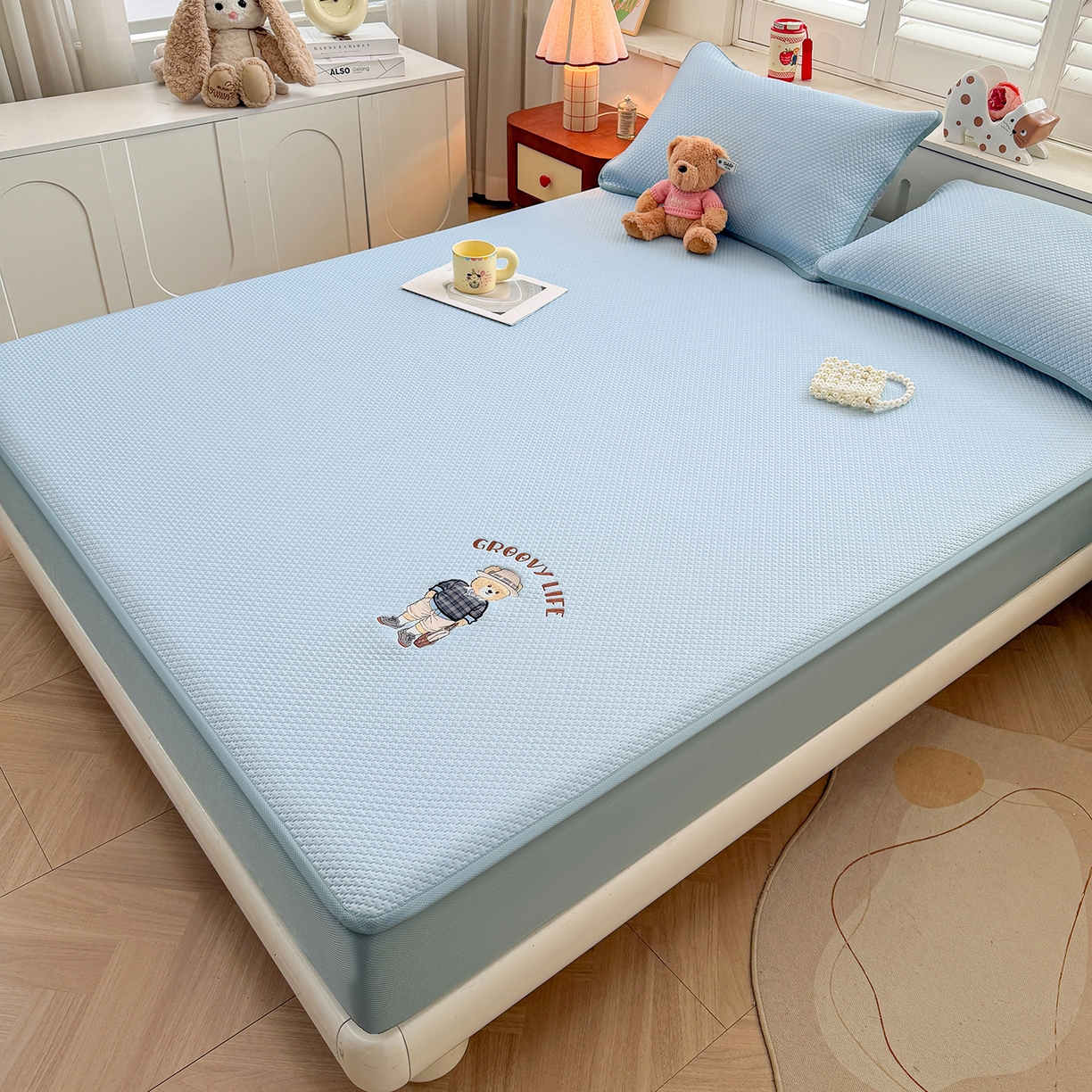 91家纺网 家纺一手货源 找家纺 （总）喜居 2026新款凉感PE小熊刺绣系列床笠款凉席