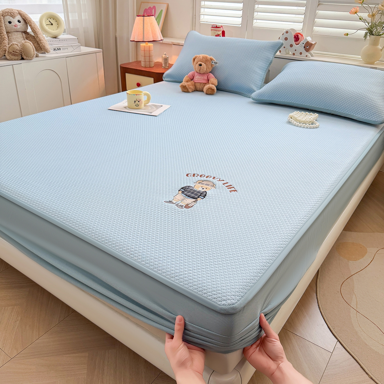 91家纺网 家纺一手货源 找家纺 （总）喜居 2026新款凉感PE小熊刺绣系列床笠款凉席