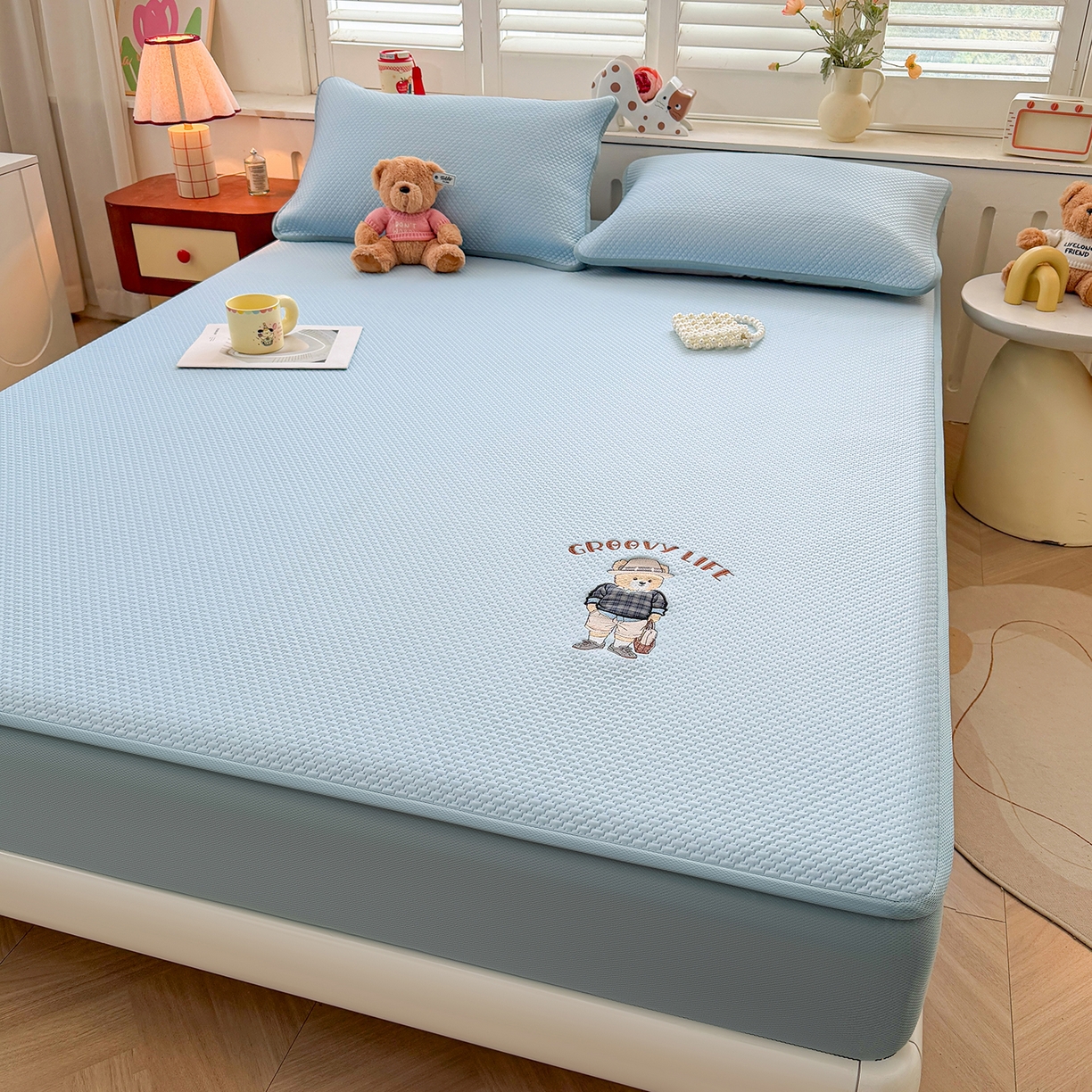 91家纺网 家纺一手货源 找家纺 喜居 2026新款凉感PE小熊刺绣系列床笠款凉席 凉感PE床笠-Mr. Bear-蓝
