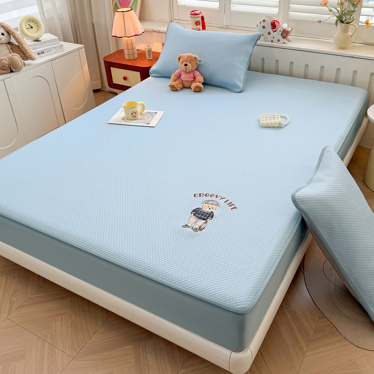 91家纺网 家纺一手货源 找家纺 喜居 2026新款凉感PE小熊刺绣系列床笠款凉席 凉感PE床笠-Mr. Bear-蓝