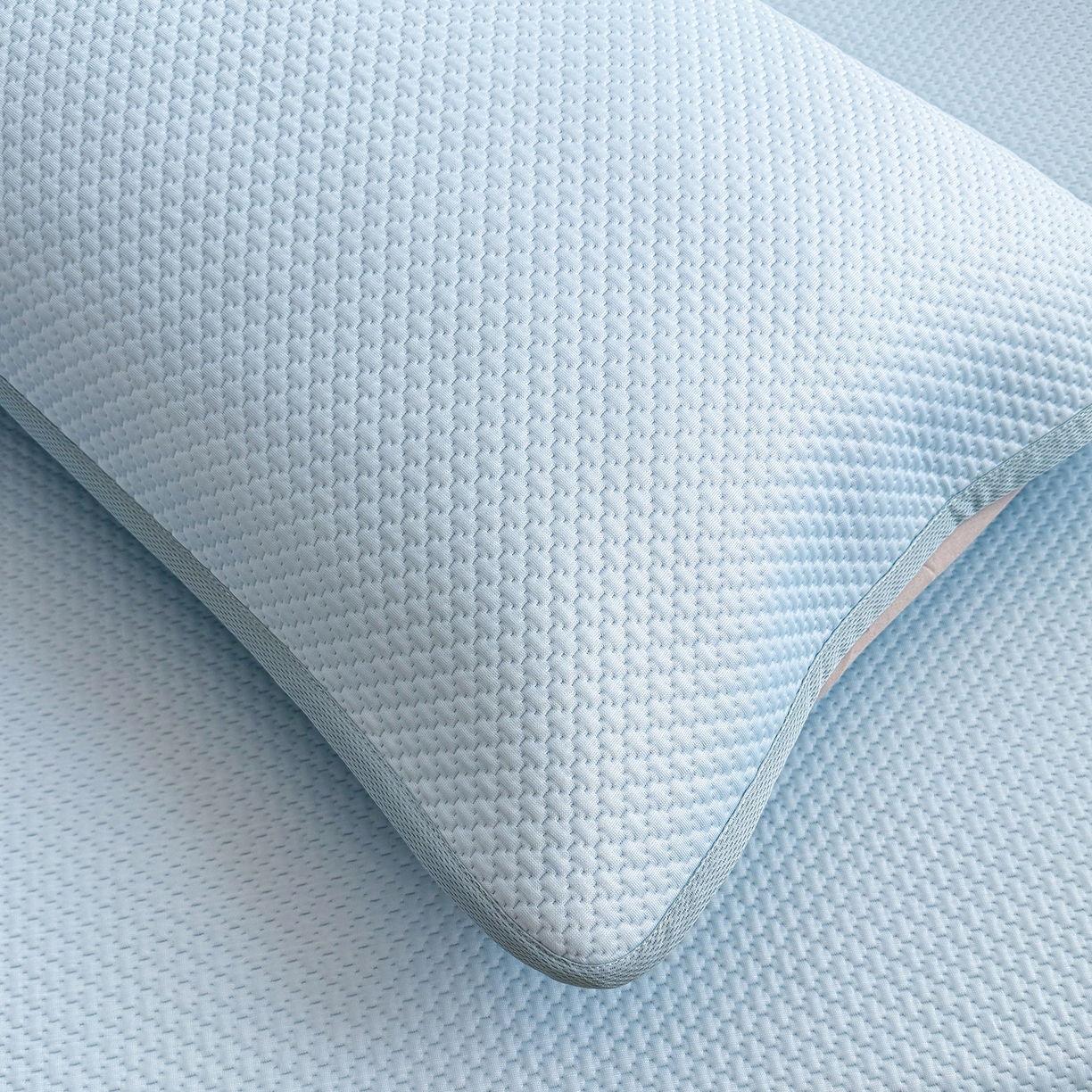 91家纺网 家纺一手货源 找家纺 喜居 2026新款凉感PE小熊刺绣系列床笠款凉席 凉感PE床笠-Mr. Bear-蓝