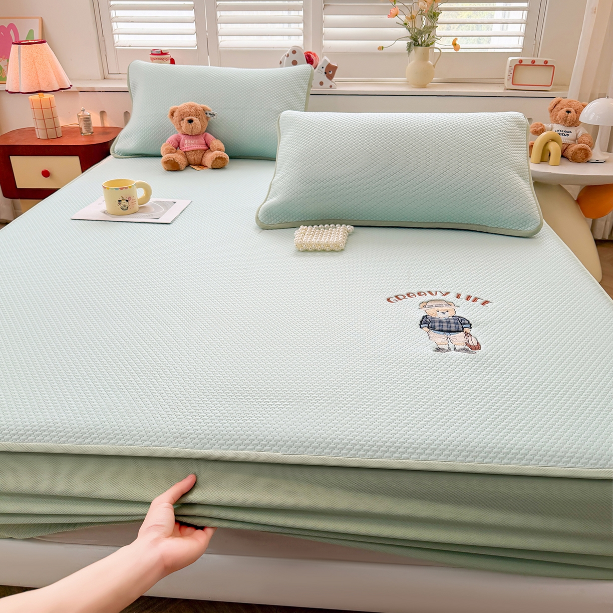 91家纺网 家纺一手货源 找家纺 喜居 2026新款凉感PE小熊刺绣系列床笠款凉席 凉感PE床笠-Mr. Bear-绿