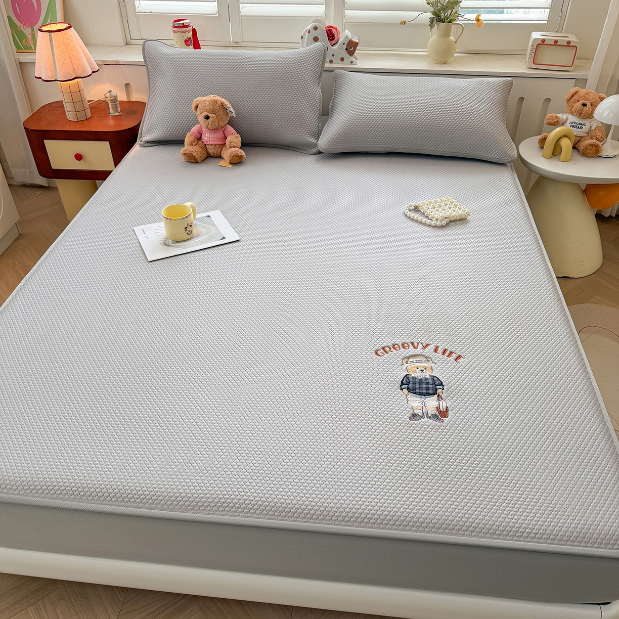 91家纺网 家纺一手货源 找家纺 喜居 2026新款凉感PE小熊刺绣系列床笠款凉席 凉感PE床笠-Mr. Bear-灰