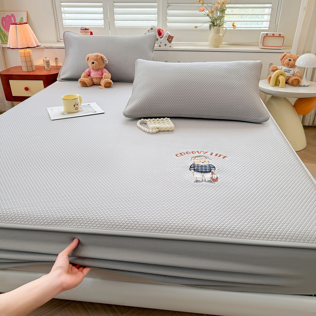 91家纺网 家纺一手货源 找家纺 喜居 2026新款凉感PE小熊刺绣系列床笠款凉席 凉感PE床笠-Mr. Bear-灰