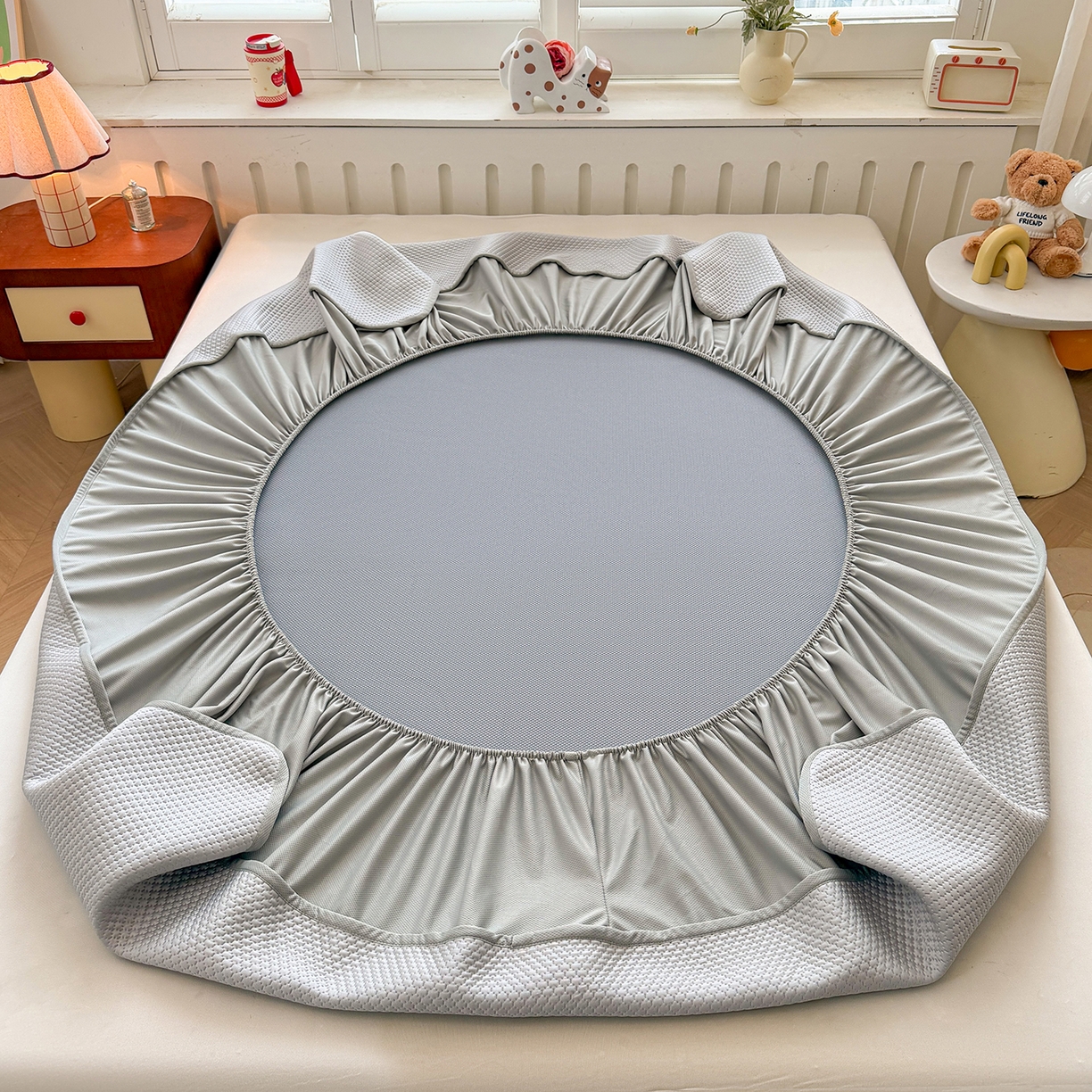 91家纺网 家纺一手货源 找家纺 喜居 2026新款凉感PE小熊刺绣系列床笠款凉席 凉感PE床笠-Mr. Bear-灰