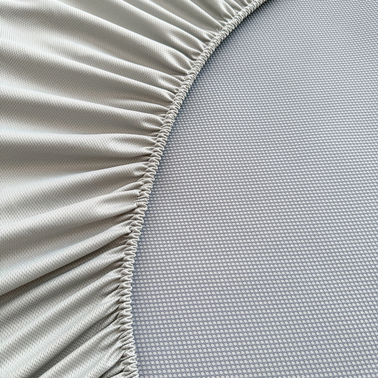 91家纺网 家纺一手货源 找家纺 喜居 2026新款凉感PE小熊刺绣系列床笠款凉席 凉感PE床笠-Mr. Bear-灰