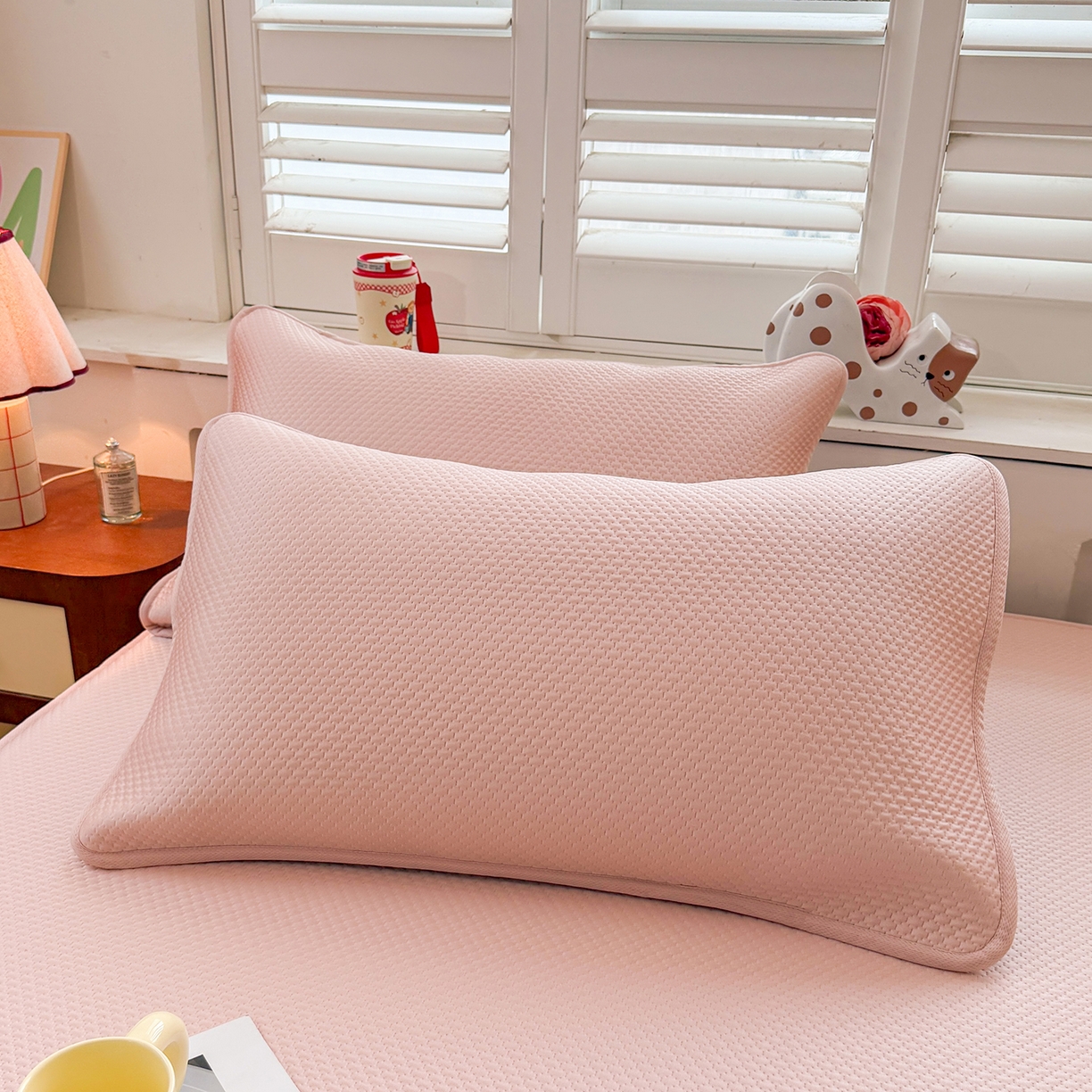 91家纺网 家纺一手货源 找家纺 喜居 2026新款凉感PE小熊刺绣系列床笠款凉席 凉感PE床笠-Miss Bear-粉