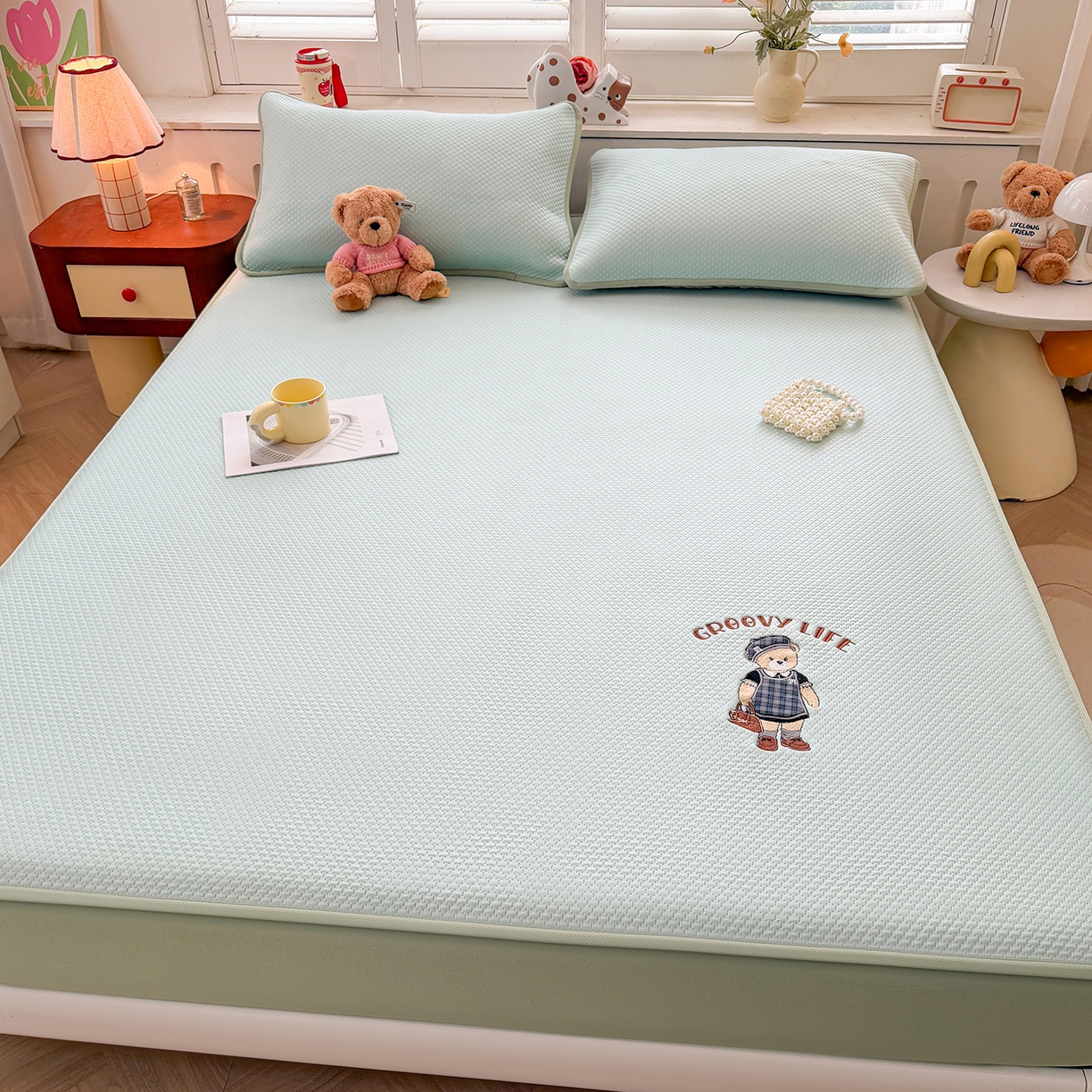 91家纺网 家纺一手货源 找家纺 喜居 2026新款凉感PE小熊刺绣系列床笠款凉席 凉感PE床笠-Miss Bear-绿