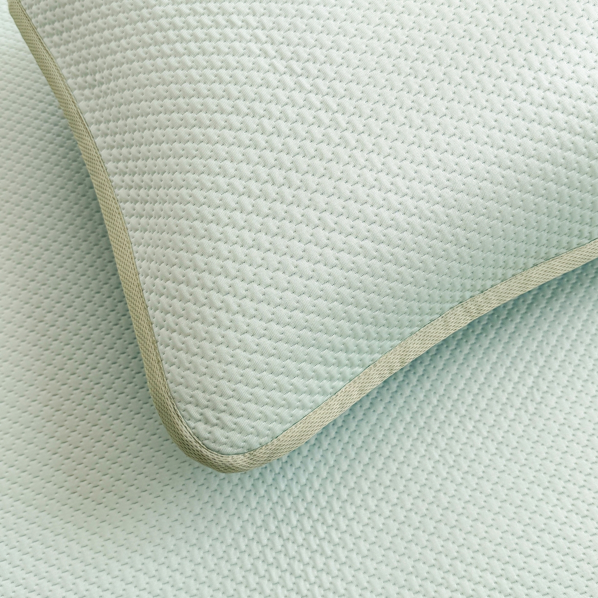 91家纺网 家纺一手货源 找家纺 喜居 2026新款凉感PE小熊刺绣系列床笠款凉席 凉感PE床笠-Miss Bear-绿