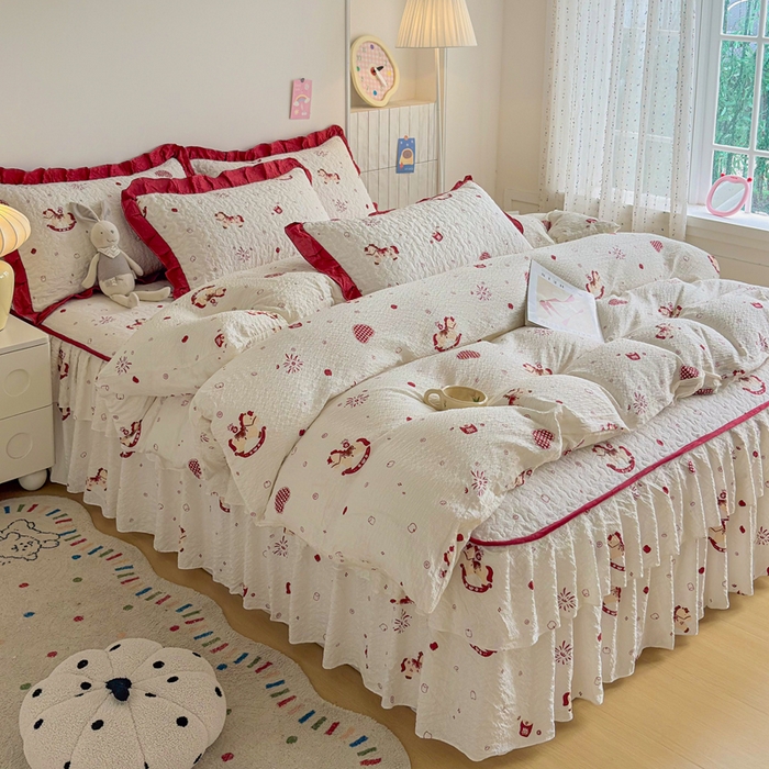 91家纺网 家纺一手货源 找家纺 铠畅家纺 2026新款泡芙纱水洗棉夏被四件套 摇摇木马