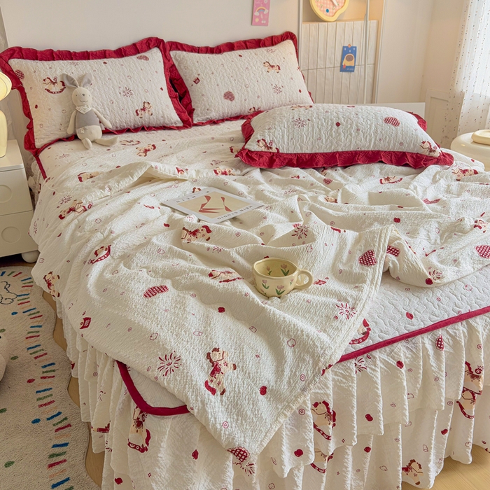 91家纺网 家纺一手货源 找家纺 铠畅家纺 2026新款泡芙纱水洗棉夏被四件套 摇摇木马