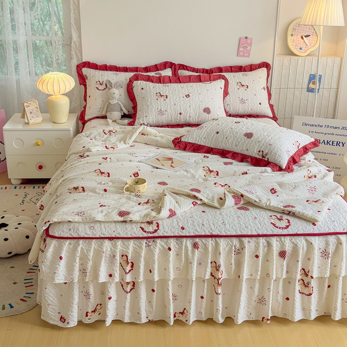 91家纺网 家纺一手货源 找家纺 铠畅家纺 2026新款泡芙纱水洗棉夏被四件套 摇摇木马