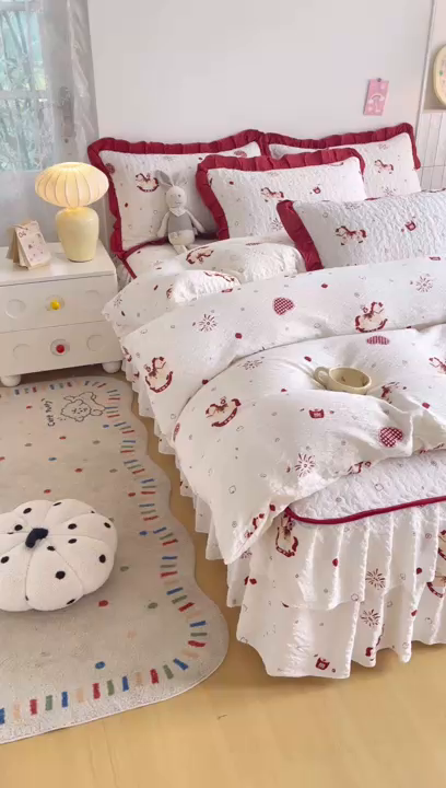 91家纺网 家纺一手货源 找家纺 铠畅家纺 2026新款泡芙纱水洗棉夏被四件套 摇摇木马