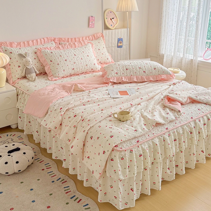 91家纺网 家纺一手货源 找家纺 铠畅家纺 2026新款泡芙纱水洗棉夏被四件套 粉樱甜梅