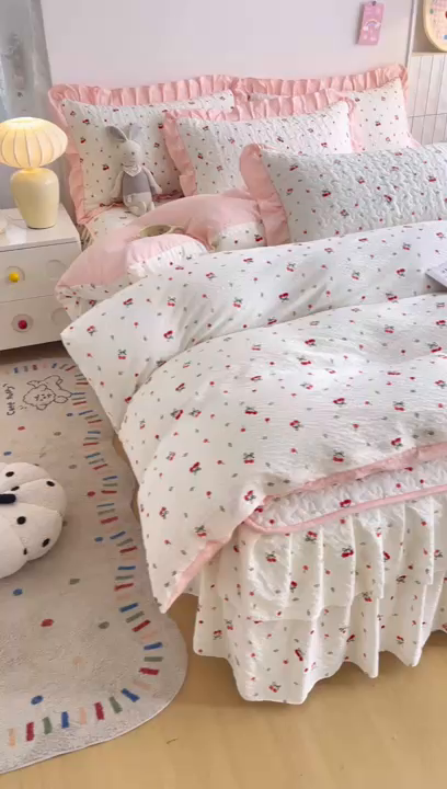 91家纺网 家纺一手货源 找家纺 铠畅家纺 2026新款泡芙纱水洗棉夏被四件套 粉樱甜梅
