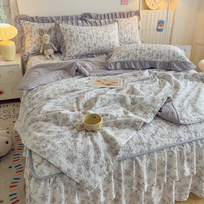 91家纺网 家纺一手货源 找家纺 铠畅家纺 2026新款泡芙纱水洗棉夏被四件套 灰影花眠