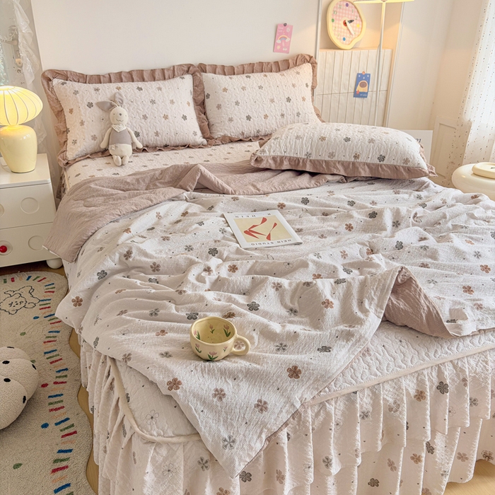 91家纺网 家纺一手货源 找家纺 铠畅家纺 2026新款泡芙纱水洗棉夏被四件套 焦糖花野