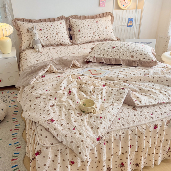 91家纺网 家纺一手货源 找家纺 铠畅家纺 2026新款泡芙纱水洗棉夏被四件套 奶咖新豹